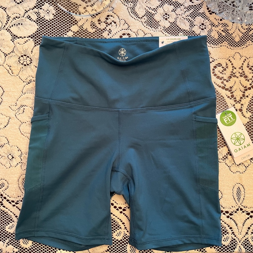 GAIAM SMALL teal bicycle spandex hi rise mesh pocket shorts